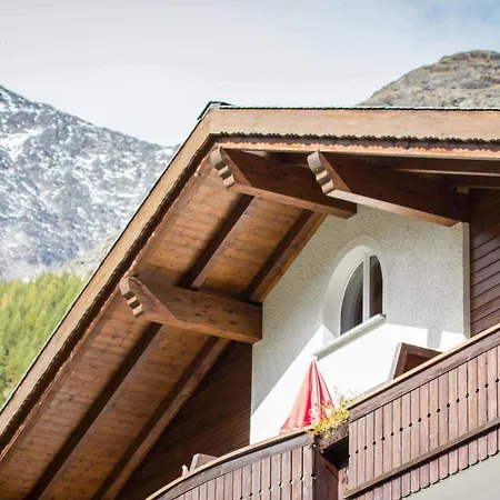 B&B Berghof Garni - The Dom Collection Saas Fee