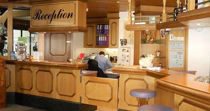 Berghof Garni - The Dom Collection Oda ve Kahvaltı