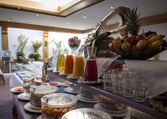 Oda ve Kahvaltı Berghof Garni - The Dom Collection 3*