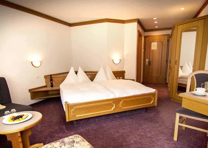 Berghof Garni - The Dom Collection Oda ve Kahvaltı 3*