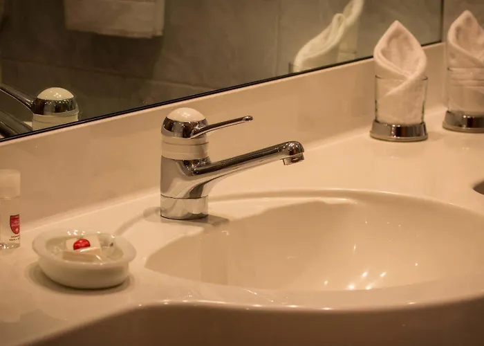 Berghof Garni - The Dom Collection Oda ve Kahvaltı 3*